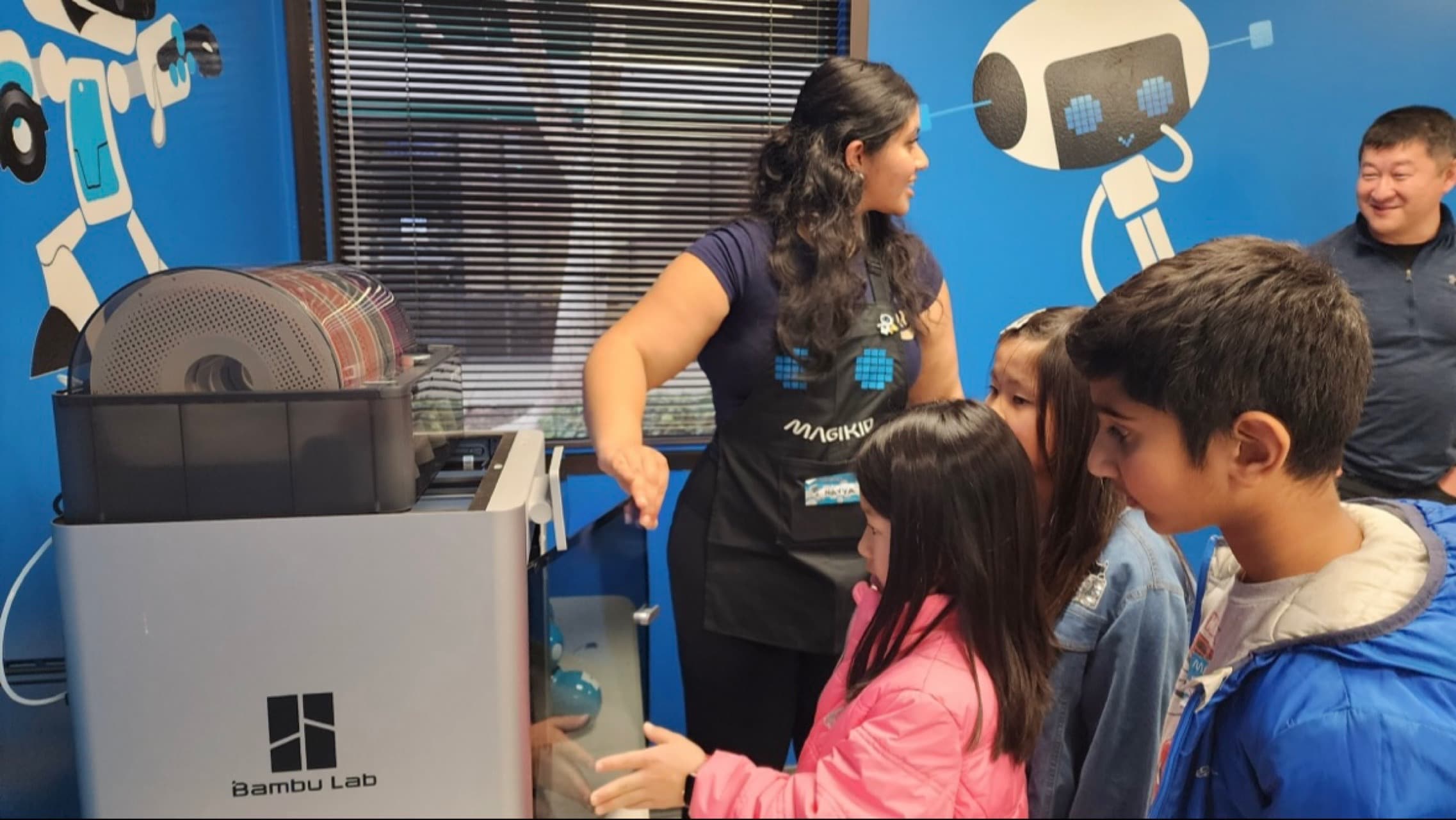 Navya showing students a 3D printer at Magikid Robotics
