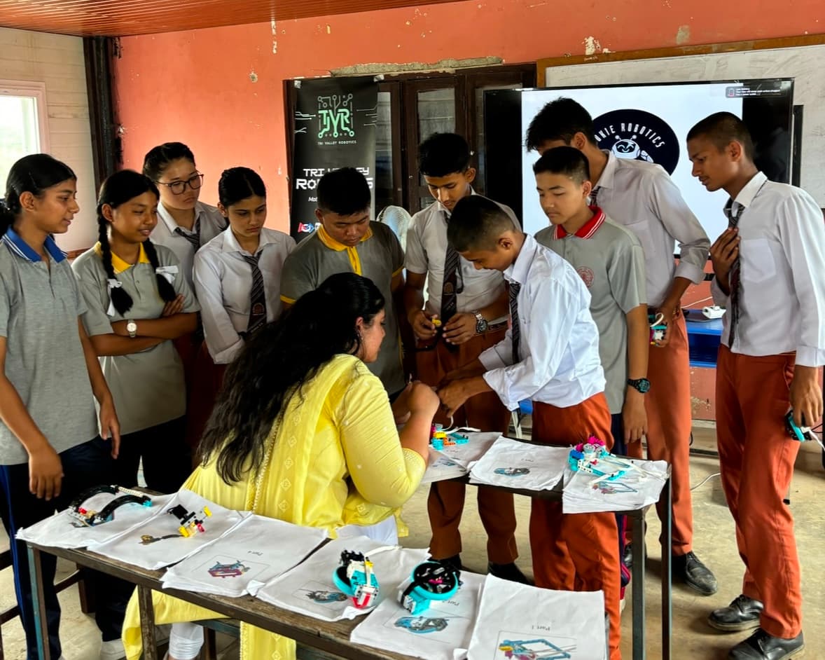 Navya teaching a group of students at a Rookie Robotics workshop in Nepal